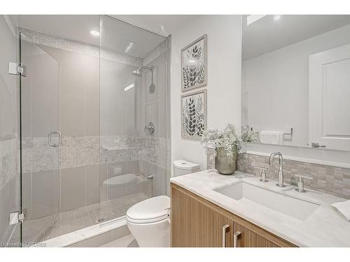 126-3500 Lakeshore Road W, Oakville, ON - Indoor Photo Showing Bathroom