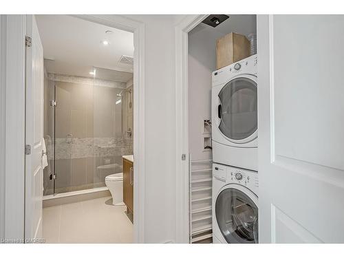 126-3500 Lakeshore Road W, Oakville, ON - Indoor Photo Showing Laundry Room