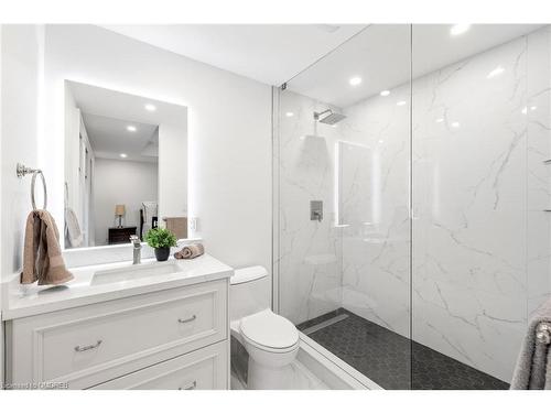 2409 Lakeshore Road, Burlington, ON - Indoor Photo Showing Bathroom