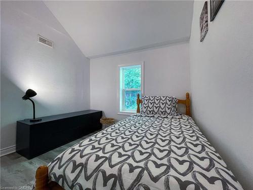 22 Cherryhill Street, Dunsford, ON - Indoor Photo Showing Bedroom