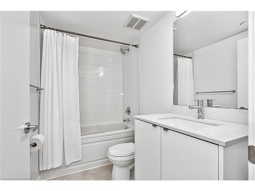 A222-3210 Dakota Common, Burlington, ON - Indoor Photo Showing Bathroom