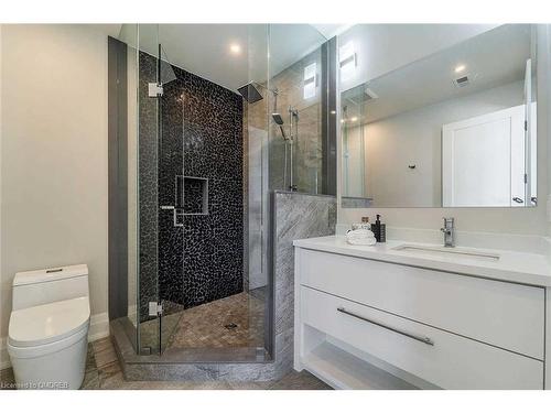 584 Fourth Line, Oakville, ON - Indoor Photo Showing Bathroom