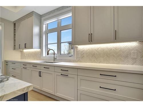 2279 Hyacinth Crescent Crescent, Oakville, ON - Indoor Photo Showing Kitchen
