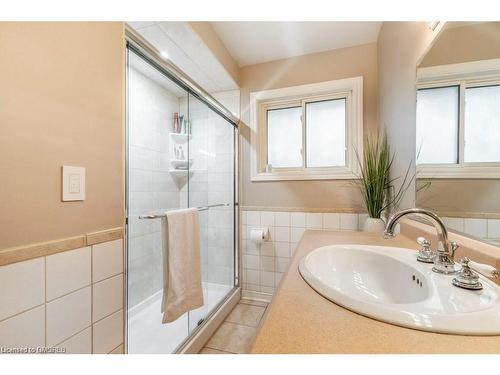 195 Bendamere Avenue, Hamilton, ON - Indoor Photo Showing Bathroom