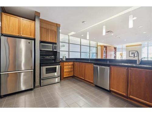 601-65 Port Street E, Mississauga, ON - Indoor Photo Showing Kitchen With Double Sink