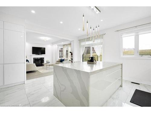 77 Granite Ridge Trail, Hamilton, ON - Indoor Photo Showing Kitchen With Upgraded Kitchen