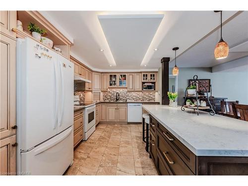 1208-2185 Marine Drive, Oakville, ON - Indoor Photo Showing Kitchen With Upgraded Kitchen