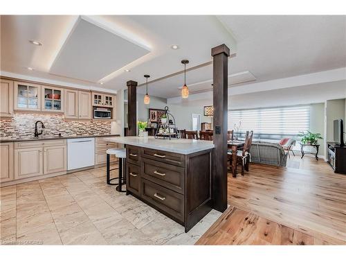 1208-2185 Marine Drive, Oakville, ON - Indoor Photo Showing Kitchen With Upgraded Kitchen