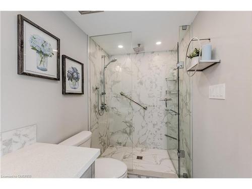 1208-2185 Marine Drive, Oakville, ON - Indoor Photo Showing Bathroom