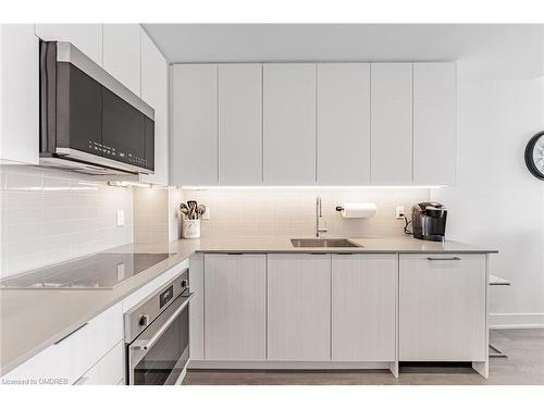 410-2489 Taunton Road Road, Oakville, ON - Indoor Photo Showing Kitchen With Upgraded Kitchen