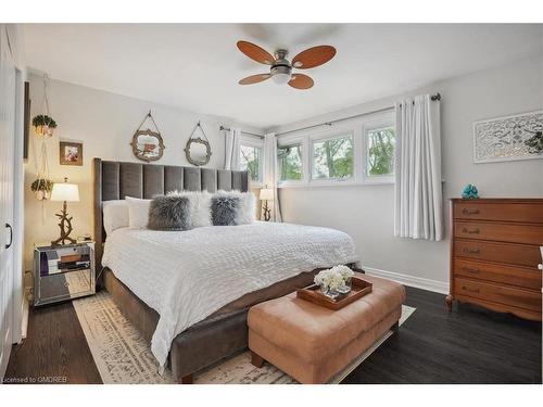 16 Church Street, Waterdown, ON - Indoor Photo Showing Bedroom