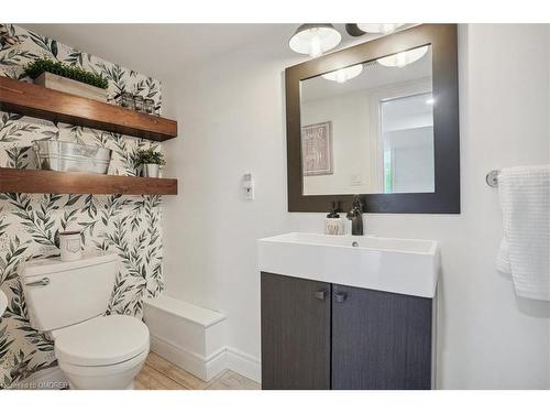 16 Church Street, Waterdown, ON - Indoor Photo Showing Bathroom