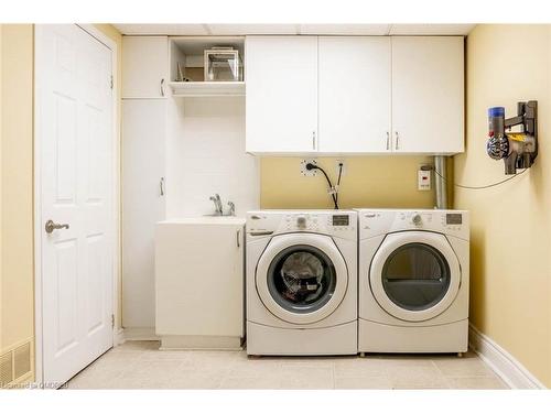 489 Collis Court, Milton, ON - Indoor Photo Showing Laundry Room
