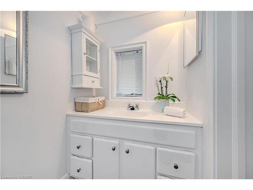 387 River Side Drive, Oakville, ON - Indoor Photo Showing Bathroom