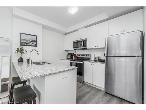 1206-60 Charles Street W, Waterloo, ON - Indoor Photo Showing Kitchen With Stainless Steel Kitchen With Upgraded Kitchen