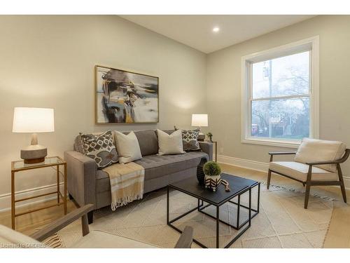 106 Alpine Avenue, Hamilton, ON - Indoor Photo Showing Living Room