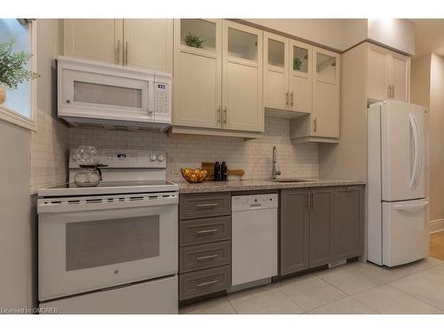 106 Alpine Avenue, Hamilton, ON - Indoor Photo Showing Kitchen