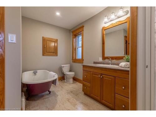 106 Alpine Avenue, Hamilton, ON - Indoor Photo Showing Bathroom
