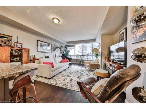 619-1 Hurontario Street, Mississauga, ON - Indoor Photo Showing Living Room