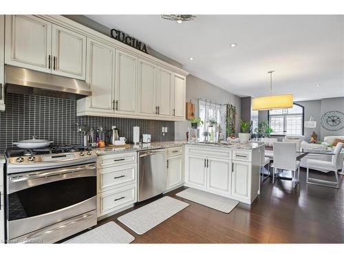 546 Dynes Road, Burlington, ON - Indoor Photo Showing Kitchen With Upgraded Kitchen