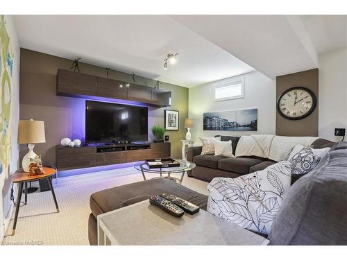 546 Dynes Road, Burlington, ON - Indoor Photo Showing Living Room