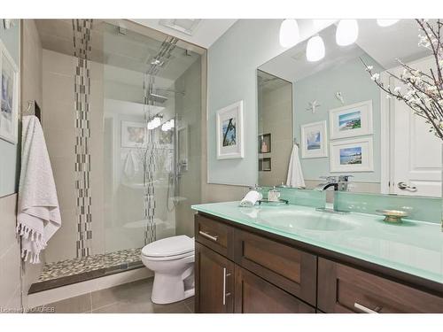546 Dynes Road, Burlington, ON - Indoor Photo Showing Bathroom