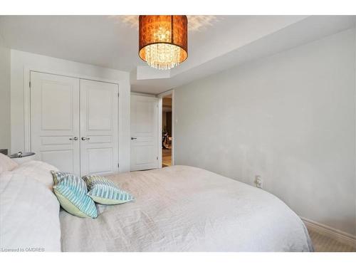 546 Dynes Road, Burlington, ON - Indoor Photo Showing Bedroom