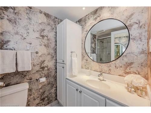 806-2185 Marine Drive, Oakville, ON - Indoor Photo Showing Bathroom