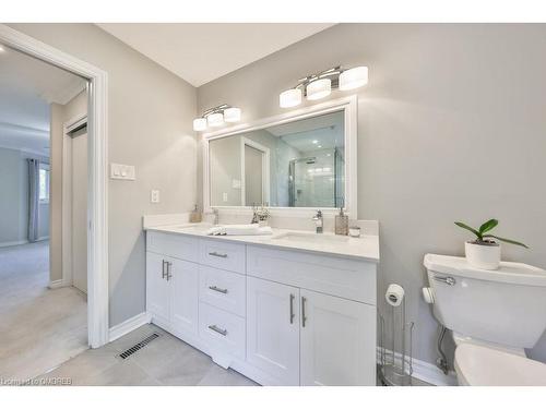 195 Elderwood Trail, Oakville, ON - Indoor Photo Showing Bathroom