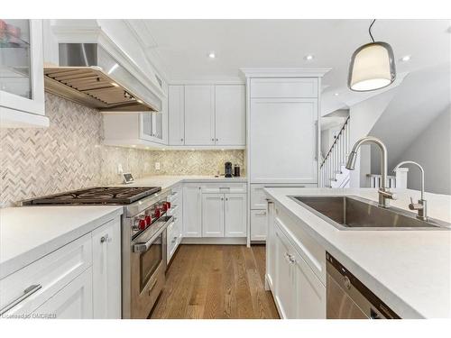 283 Douglas Avenue, Oakville, ON - Indoor Photo Showing Kitchen With Upgraded Kitchen