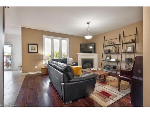 5 Corbin Street, St. Catharines, ON - Indoor Photo Showing Living Room With Fireplace