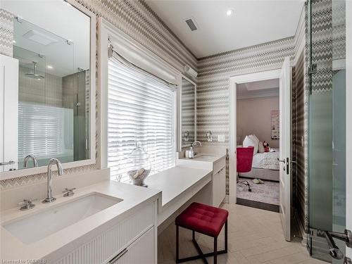393 Maple Grove Drive, Oakville, ON - Indoor Photo Showing Bathroom