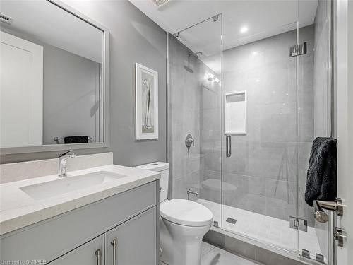 393 Maple Grove Drive, Oakville, ON - Indoor Photo Showing Bathroom