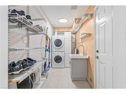 39 Mcclure Court, Georgetown, ON - Indoor Photo Showing Laundry Room