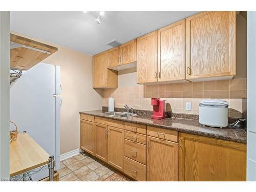 39 Mcclure Court, Georgetown, ON - Indoor Photo Showing Kitchen With Double Sink