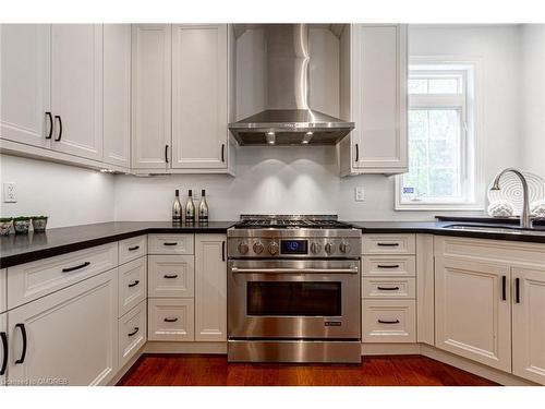 3389 Springflower Way, Oakville, ON - Indoor Photo Showing Kitchen With Upgraded Kitchen