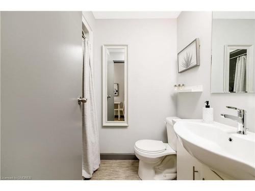 421-77 Leland Street, Hamilton, ON - Indoor Photo Showing Bathroom