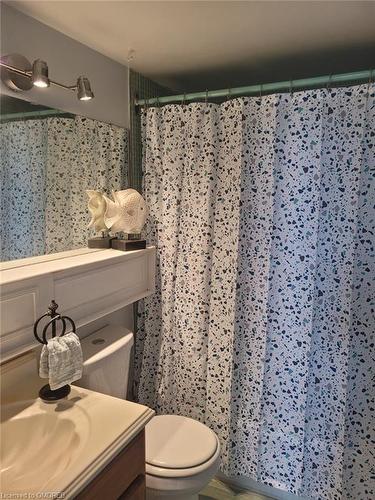 909-212 Kerr Street, Oakville, ON - Indoor Photo Showing Bathroom