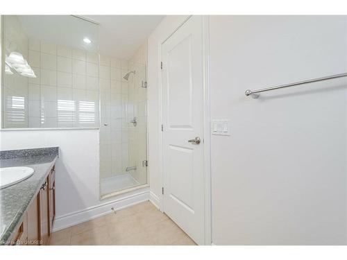 84 Heming Trail, Ancaster, ON - Indoor Photo Showing Bathroom