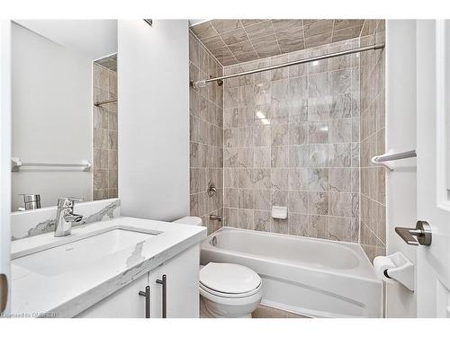 434-216 Oak Park Boulevard, Oakville, ON - Indoor Photo Showing Bathroom