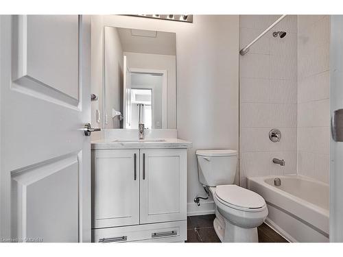 434-216 Oak Park Boulevard, Oakville, ON - Indoor Photo Showing Bathroom