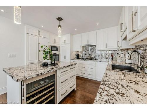 721-3500 Lakeshore Road W, Oakville, ON - Indoor Photo Showing Kitchen With Upgraded Kitchen
