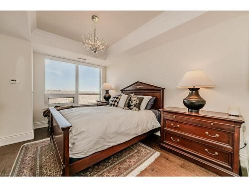 721-3500 Lakeshore Road W, Oakville, ON - Indoor Photo Showing Bedroom
