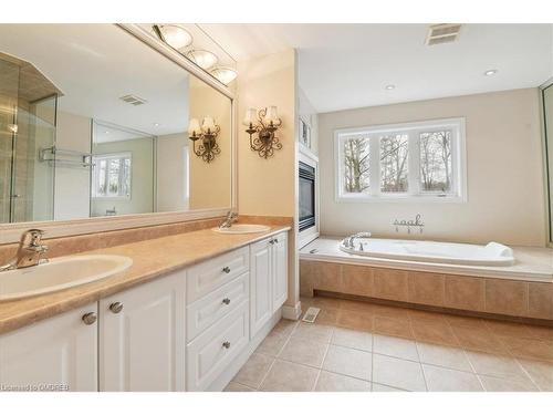 7-2254 Rockingham Drive, Oakville, ON - Indoor Photo Showing Bathroom