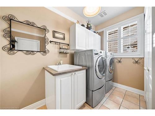 2404 Valley Forest Way, Oakville, ON - Indoor Photo Showing Laundry Room