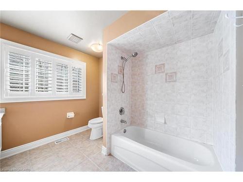 2404 Valley Forest Way, Oakville, ON - Indoor Photo Showing Bathroom