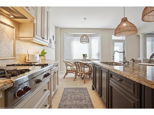 4666 Mcleod Road, Burlington, ON - Indoor Photo Showing Kitchen With Upgraded Kitchen