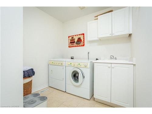 19-1267 Dorval Drive, Oakville, ON - Indoor Photo Showing Laundry Room