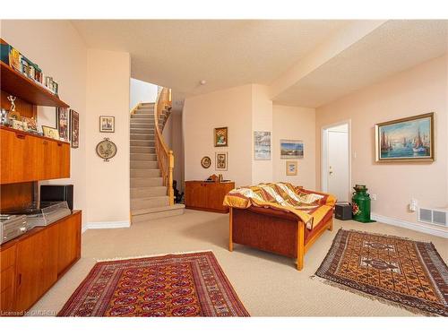 19-1267 Dorval Drive, Oakville, ON - Indoor Photo Showing Living Room