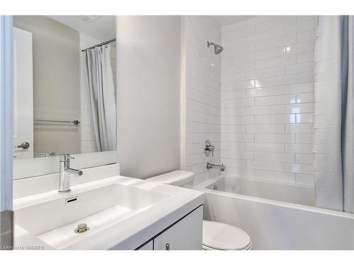 205-65 Speers Road, Oakville, ON - Indoor Photo Showing Bathroom